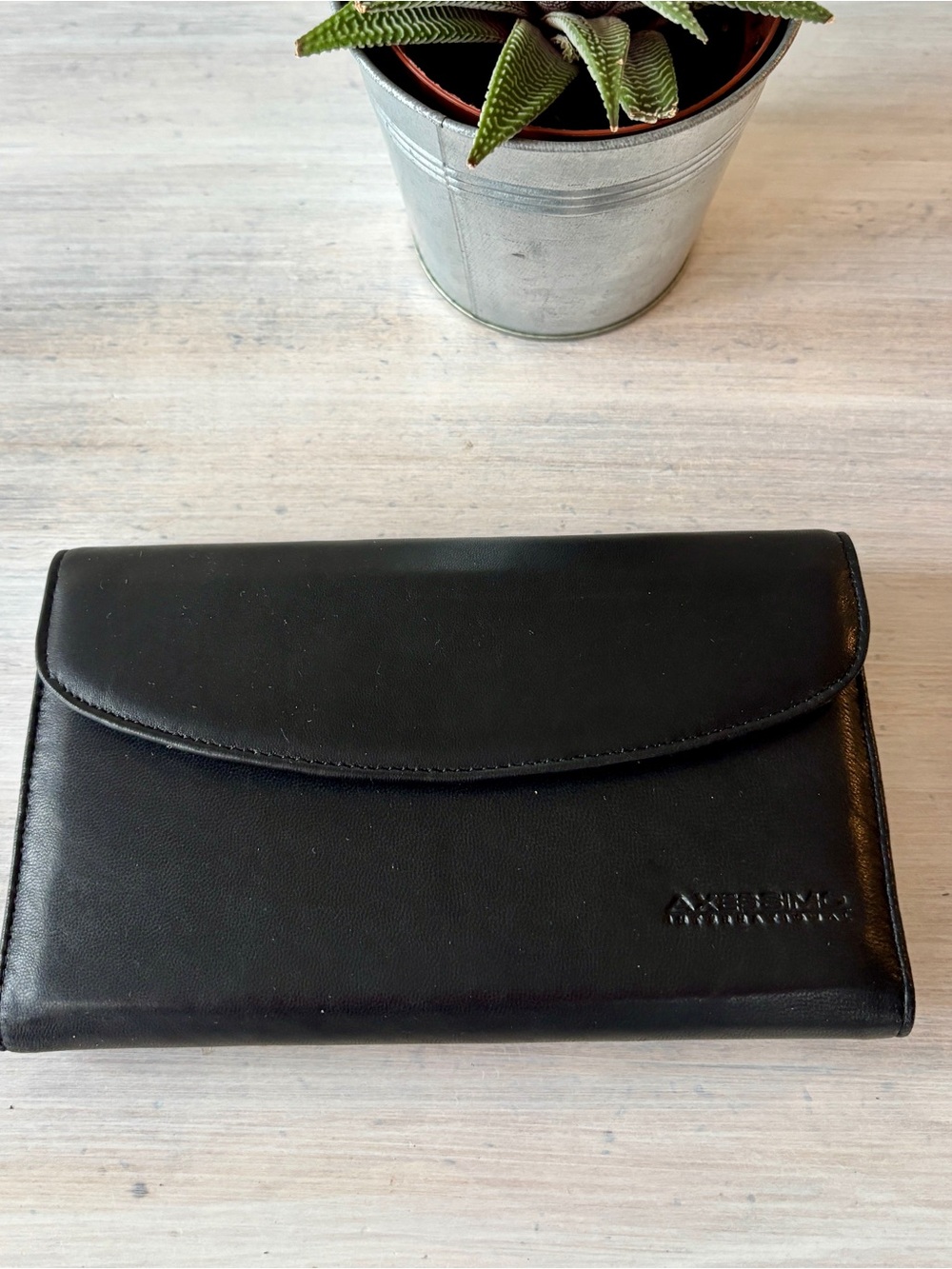 Men’s Black Axessimo Lambskin Leather Wallet with Zip Pocket.